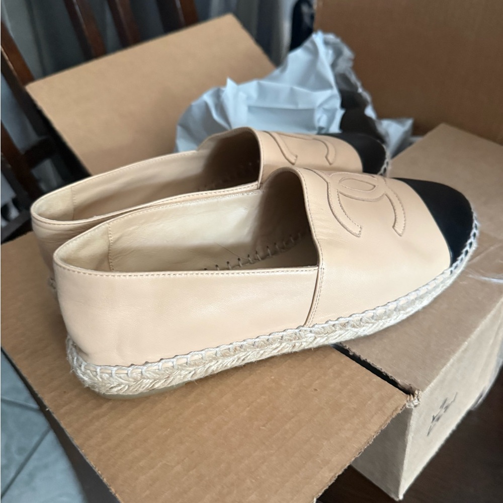 CHANEL Beige and Black Leather Espadrilles - Picture 4 of 4